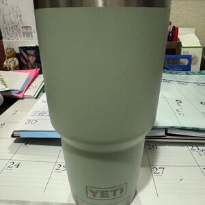 Yeti preloved a couple of scratches but otherwise in great condition.